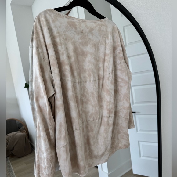 Set of 2 Lululemon Back in Action Long Sleeves - Picture 4 of 5